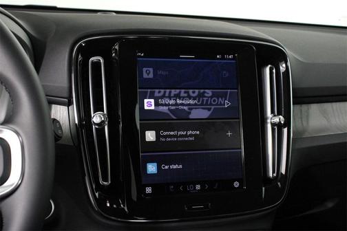 2025 Volvo XC40 B5 Core Bright Theme