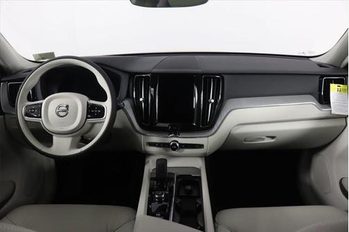2025 Volvo XC60 Plug-In Hybrid Plus