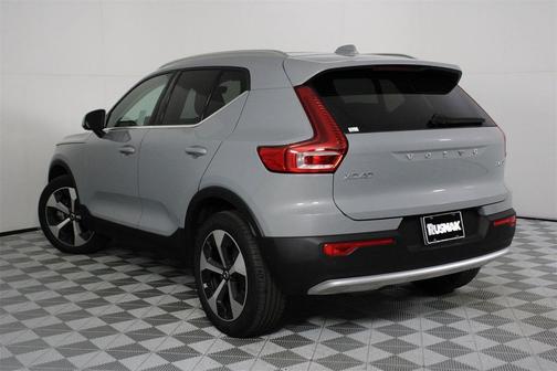 2025 Volvo XC40 B5 Core Bright Theme