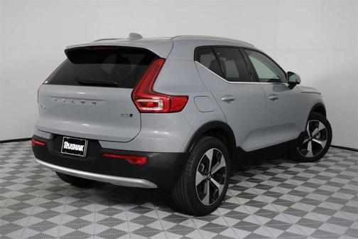 2025 Volvo XC40 B5 Core Bright Theme
