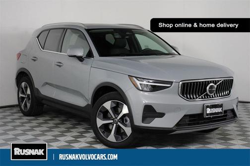 2025 Volvo XC40 B5 Core Bright Theme
