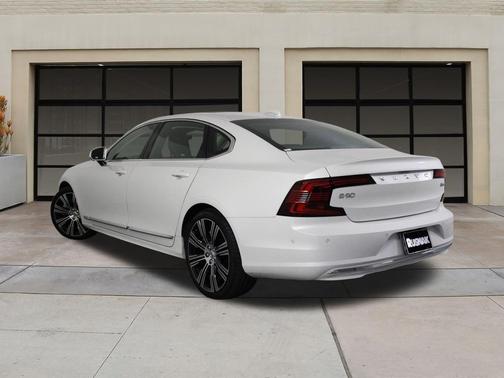 2023 Volvo S90 B6 Plus