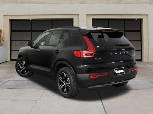 2026 Volvo XC40 B5 Core