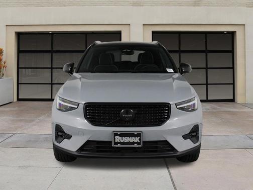 Vapour Grey Metallic 2026 Volvo XC40 Black Edition Ultra, B5 AWD Gas (mild hybrid)