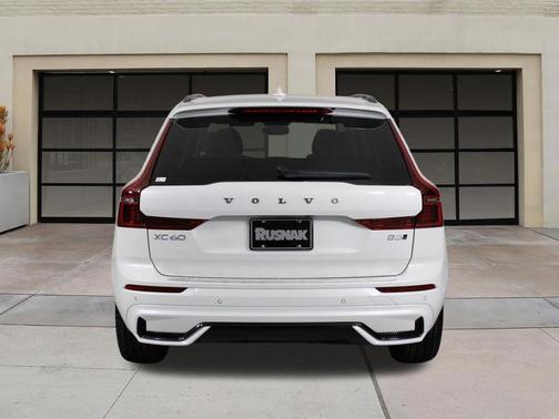 Crystal White Metallic 2026 Volvo XC60 B5 Ultra
