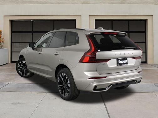 2026 Volvo XC60 Plug-In Hybrid T8 Plus