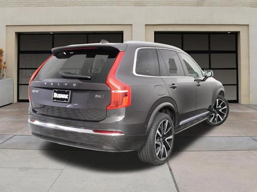 Platinum Grey Metallic 2023 Volvo XC90 B6 Plus 7-Seater