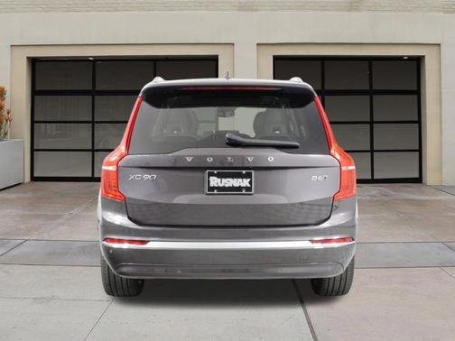 Platinum Grey Metallic 2023 Volvo XC90 B6 Plus 7-Seater