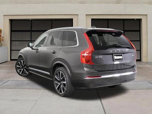 Platinum Grey Metallic 2023 Volvo XC90 B6 Plus 7-Seater