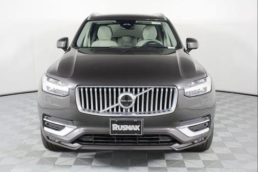 Platinum Grey Metallic 2023 Volvo XC90 B6 Plus 7-Seater