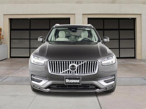 Platinum Grey Metallic 2023 Volvo XC90 B6 Plus 7-Seater
