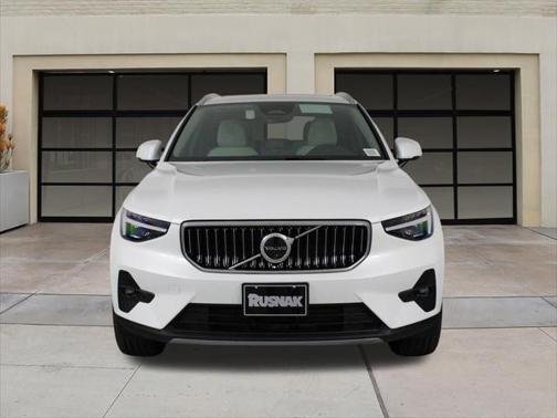 2025 Volvo XC40 B5 Plus Bright Theme