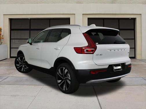 2025 Volvo XC40 B5 Plus Bright Theme