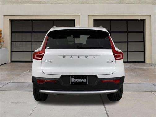 2025 Volvo XC40 B5 Plus Bright Theme