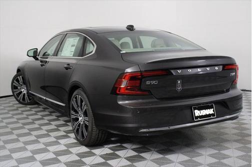 2025 Volvo S90 Plug-In Hybrid T8 Ultra