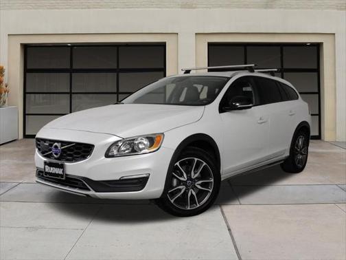 2018 Volvo V60 Cross Country T5