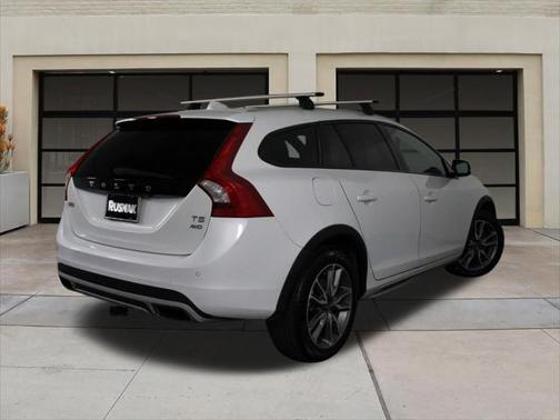 2018 Volvo V60 Cross Country T5