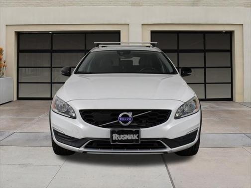 2018 Volvo V60 Cross Country T5