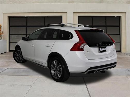 2018 Volvo V60 Cross Country T5