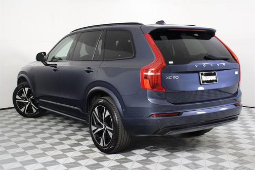 2023 Volvo XC90 Recharge Plug-In Hybrid T8 Plus Dark Theme 7-Seater