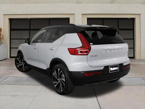 2022 Volvo XC40 T5 R-Design
