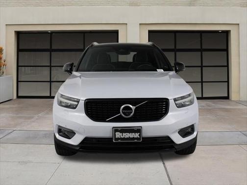 2022 Volvo XC40 T5 R-Design