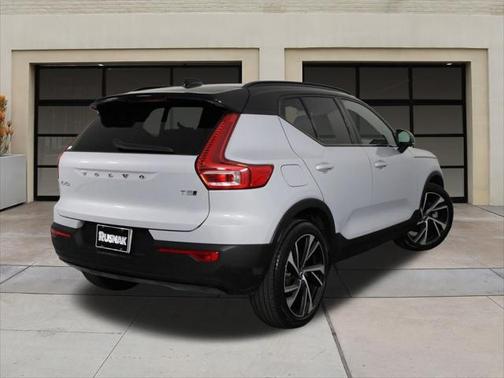 2022 Volvo XC40 T5 R-Design
