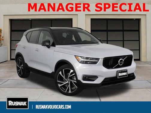 2022 Volvo XC40 T5 R-Design