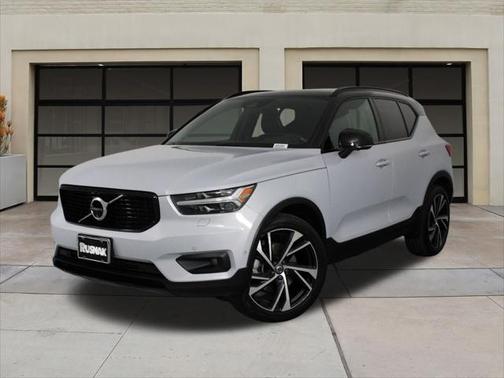 2022 Volvo XC40 T5 R-Design