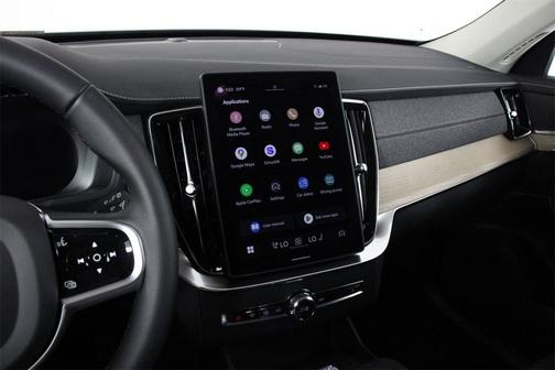 2025 Volvo XC90 B6 Core