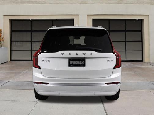 2025 Volvo XC90 B6 Core