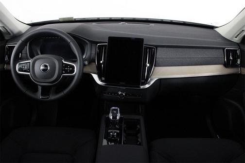 2025 Volvo XC90 B6 Core