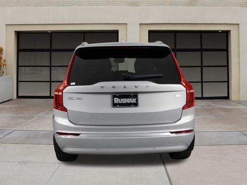 2023 Volvo XC90 Recharge Plug-In Hybrid T8 Ultimate Bright Theme 7-Seater