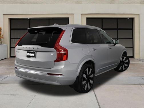 2023 Volvo XC90 Recharge Plug-In Hybrid T8 Ultimate Bright Theme 7-Seater