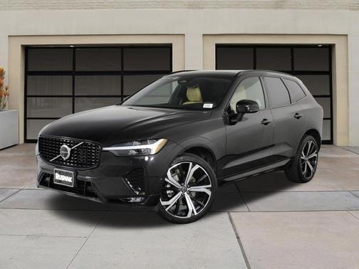 2023 Volvo XC60 B5 Ultimate Dark Theme