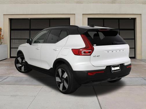 Crystal White Metallic 2023 Volvo XC40 Recharge Pure Electric Twin Ultimate