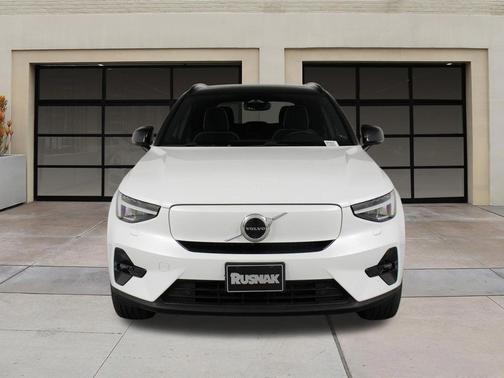 Crystal White Metallic 2023 Volvo XC40 Recharge Pure Electric Twin Ultimate
