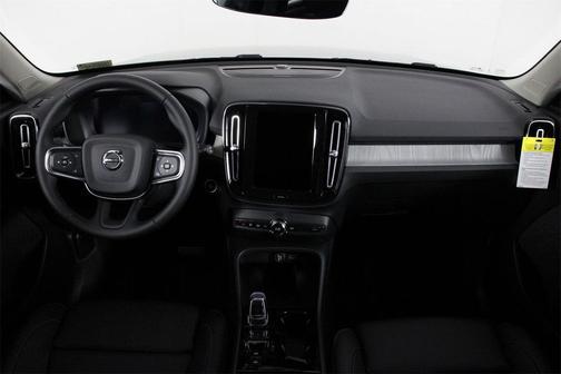 2026 Volvo XC40 B5 Ultra