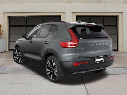 2026 Volvo XC40 B5 Ultra