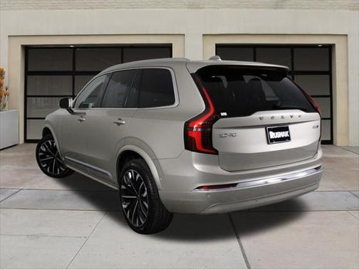 2025 Volvo XC90 B5 Plus 6-Seater