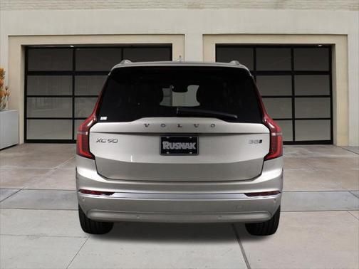 2025 Volvo XC90 B5 Plus 6-Seater