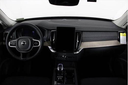 2025 Volvo XC90 B5 Plus 6-Seater