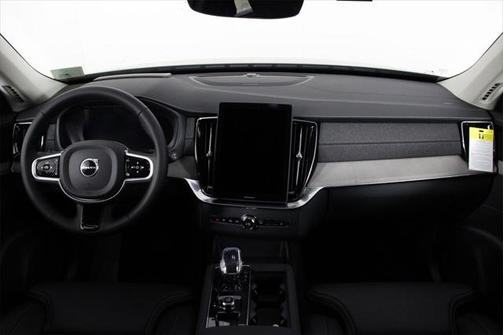 2025 Volvo XC90 B6 Ultra