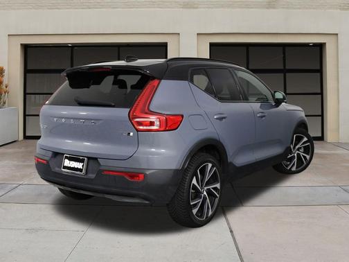 2021 Volvo XC40 T5 R-Design