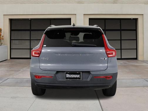 2021 Volvo XC40 T5 R-Design