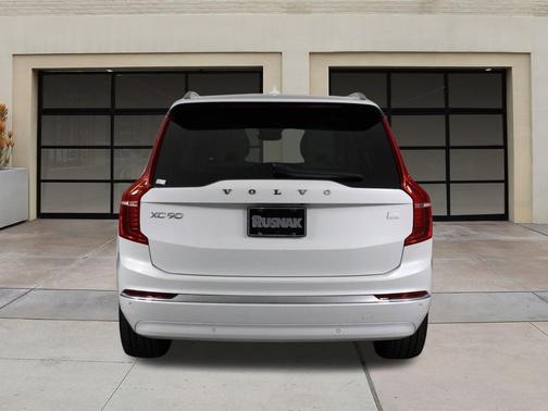 2023 Volvo XC90 Recharge Plug-In Hybrid T8 Ultimate 6-Seater