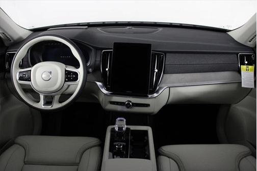 2025 Volvo XC90 B6 Ultra
