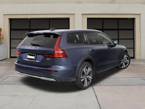 Denim Blue Metallic 2025 Volvo V60 Cross Country Plus, B5 AWD Gas (mild hybrid)