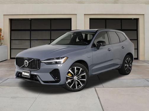 2023 Volvo XC60 Recharge Plug-In Hybrid T8 Plus Dark Theme