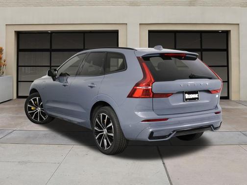 2023 Volvo XC60 Recharge Plug-In Hybrid T8 Plus Dark Theme